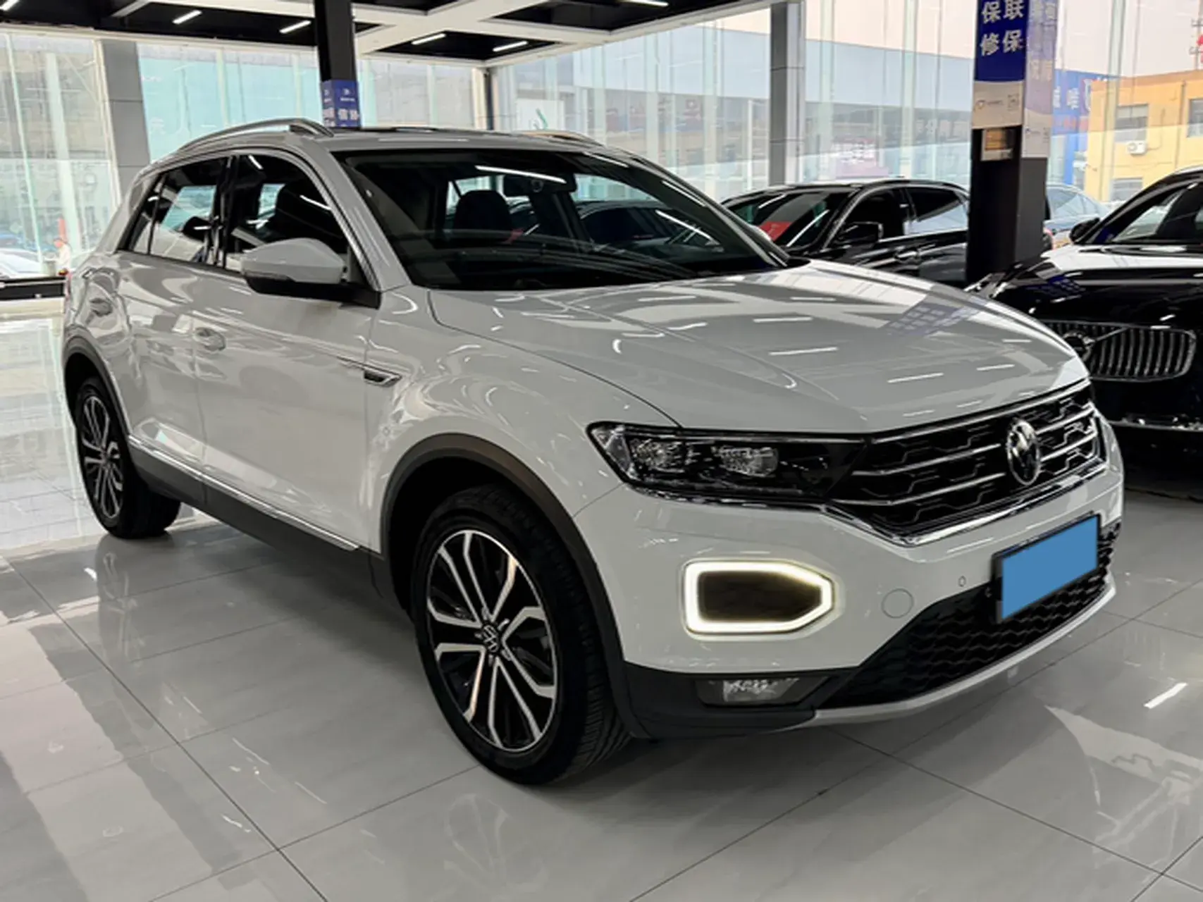 2022 VOLKSWAGEN T-ROC thumbnail 3