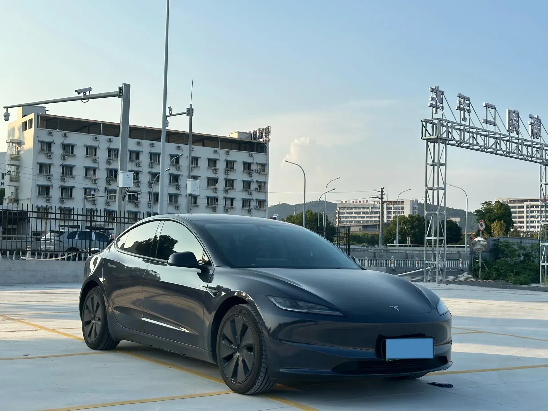 2023 TESLA MODEL thumbnail 3