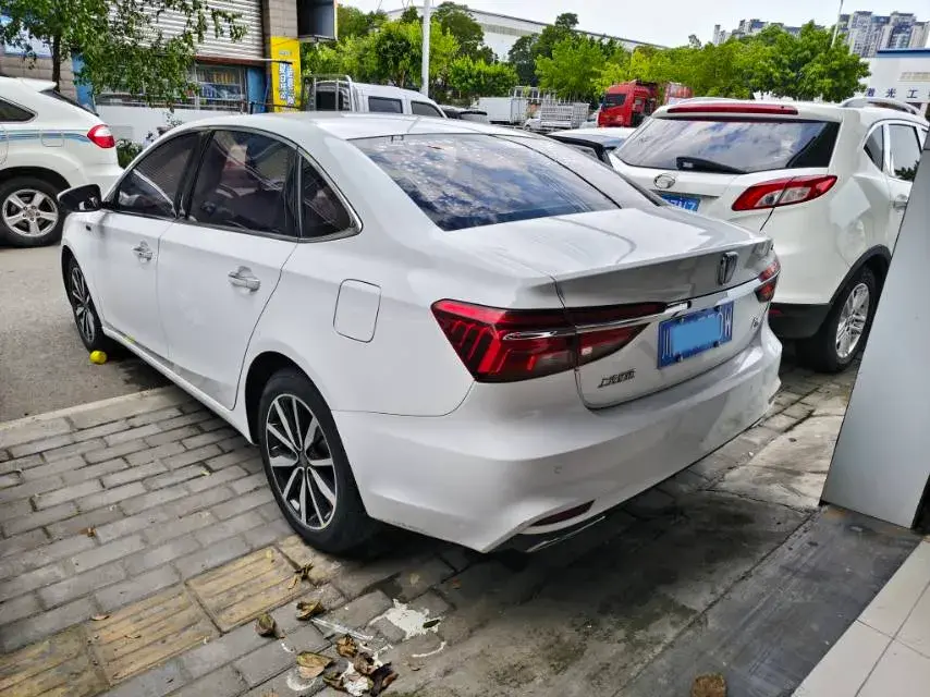 2018 ROEWE I6 thumbnail 3