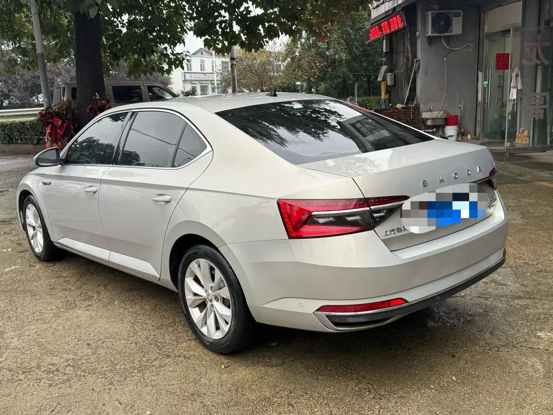 2019 SKODA SUPERB thumbnail 4