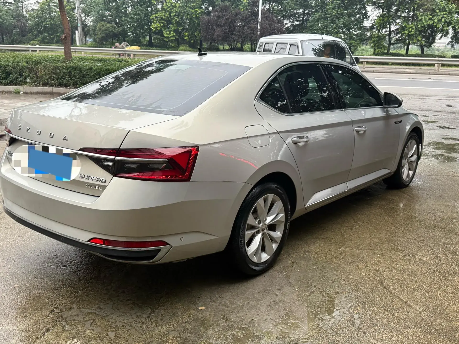 2019 SKODA SUPERB thumbnail 3