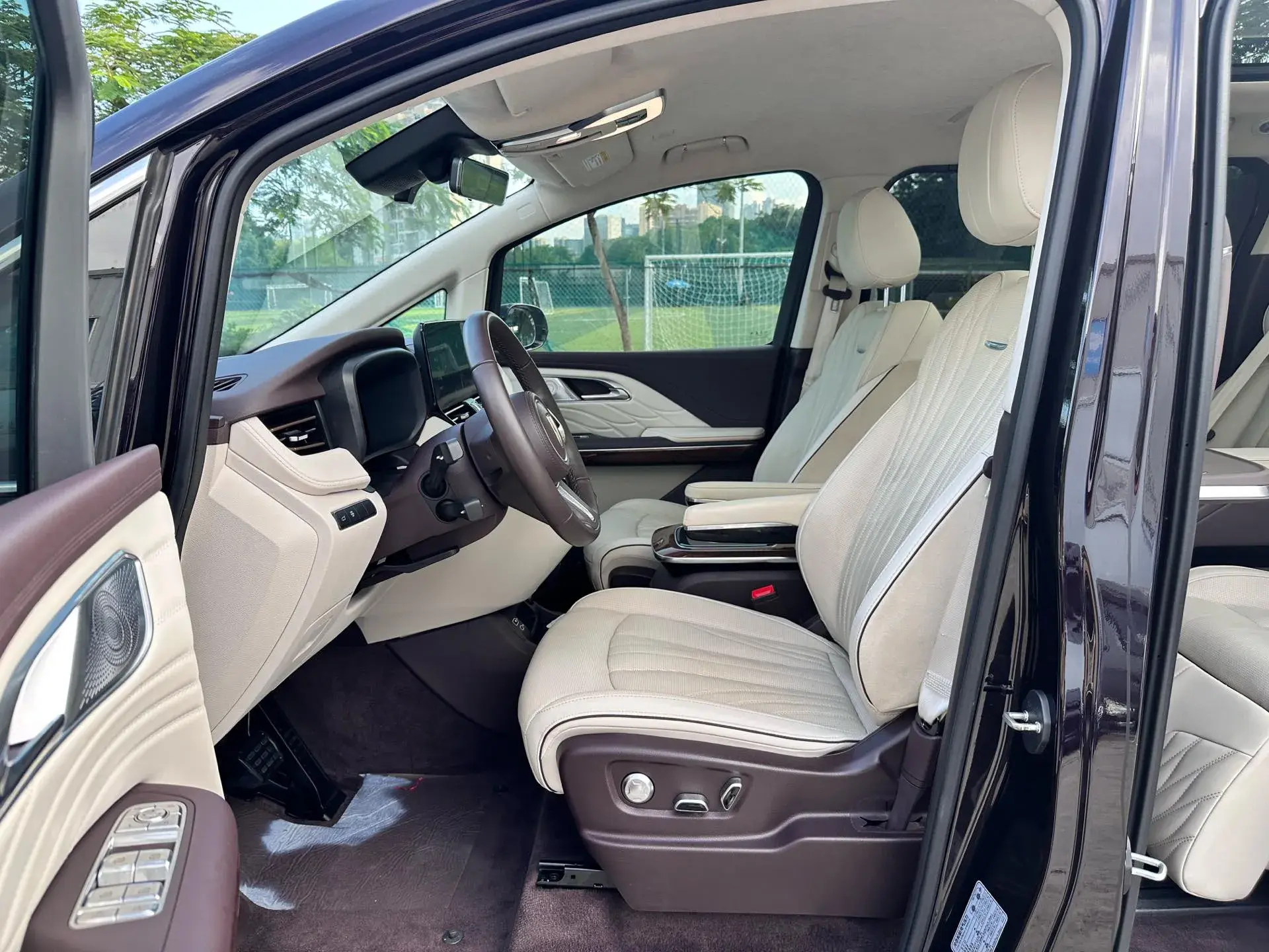 2023 HONGQI HQ9 thumbnail 4