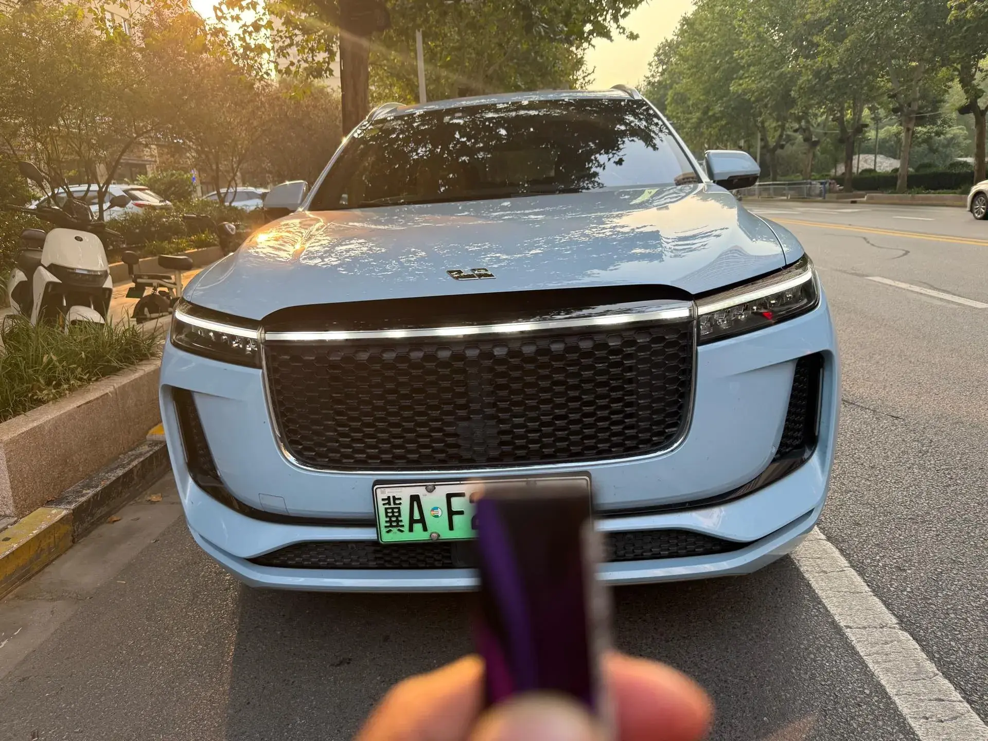 2020 LI ONE thumbnail 2