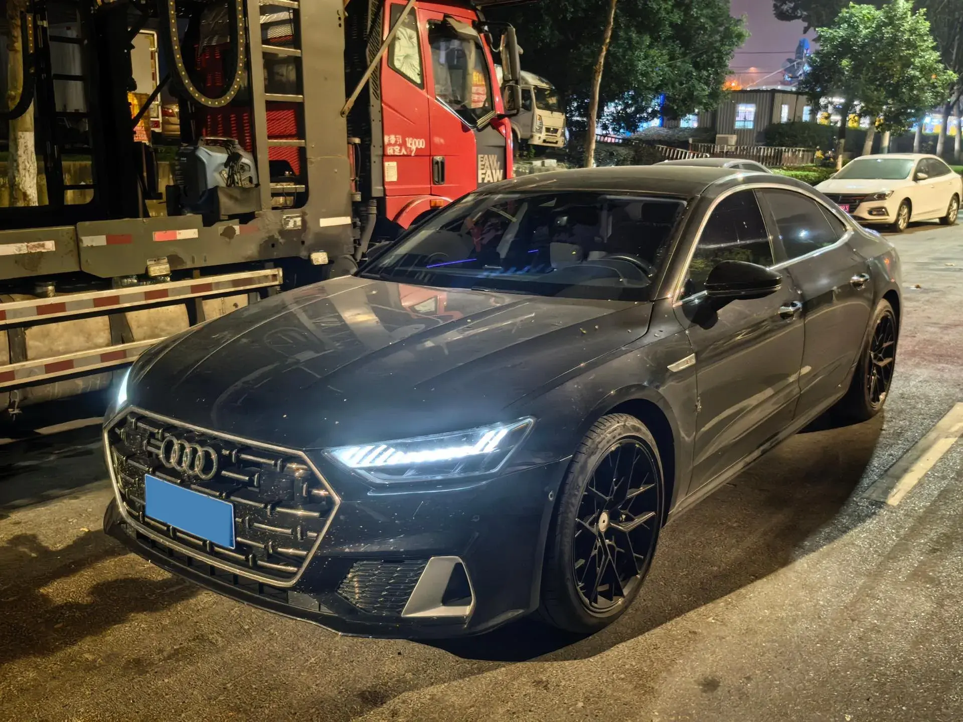 2024 AUDI A7L view 1