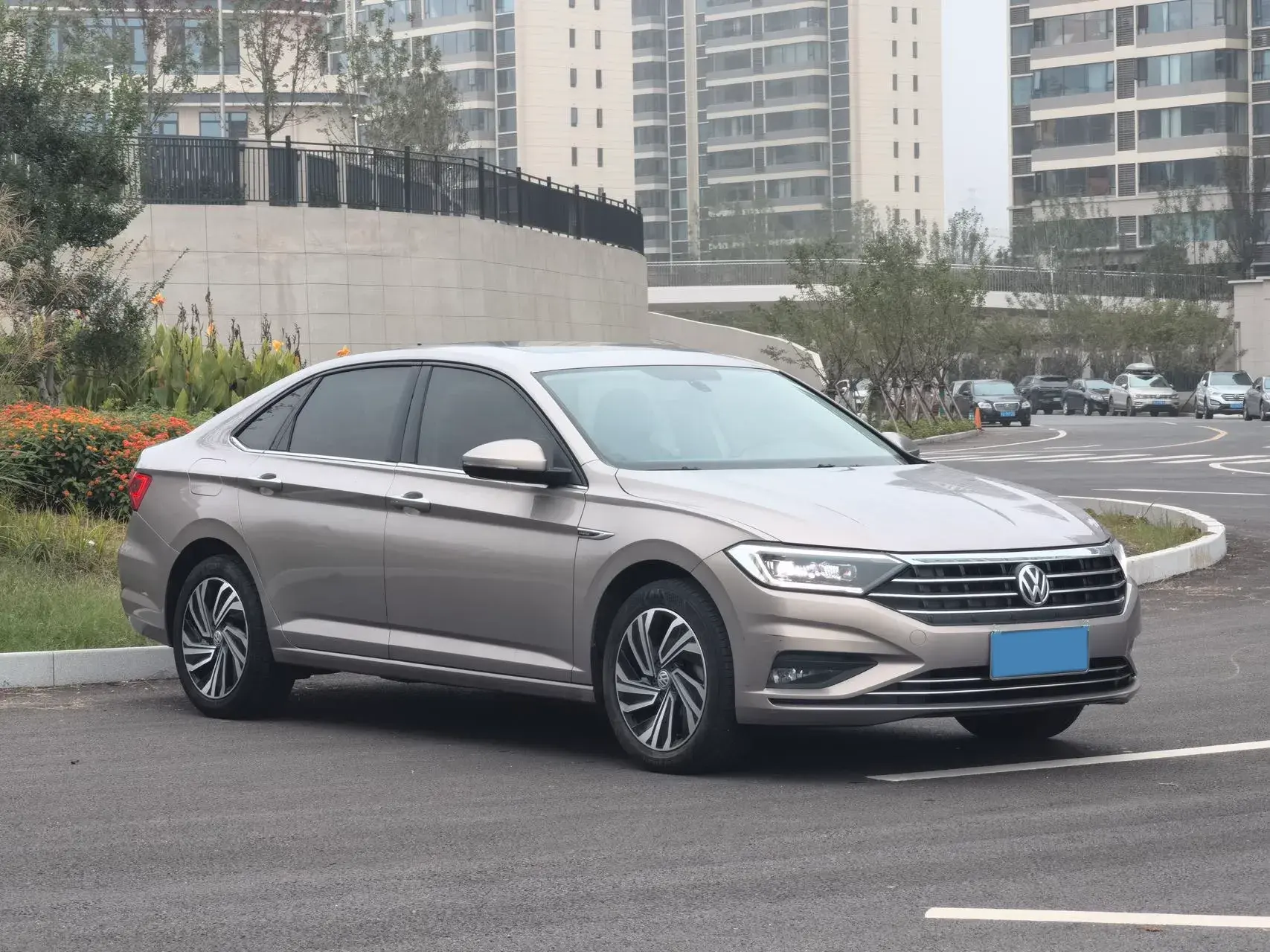 2022 VOLKSWAGEN SAGITAR thumbnail 3