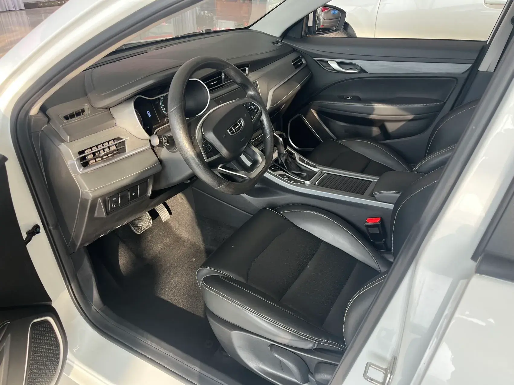 2021 GEELY EMGRAND thumbnail 4