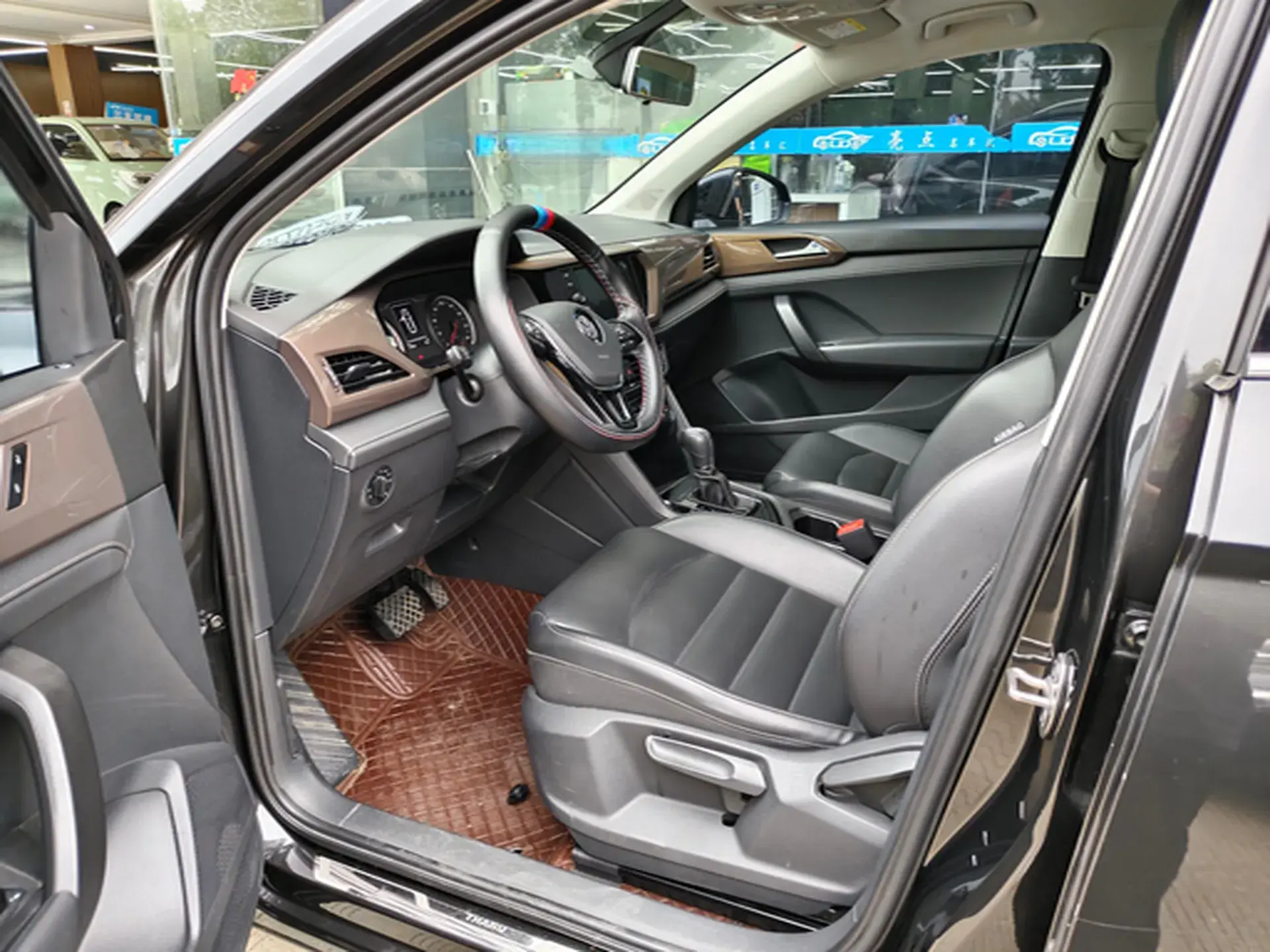 2019 VOLKSWAGEN THARU thumbnail 4