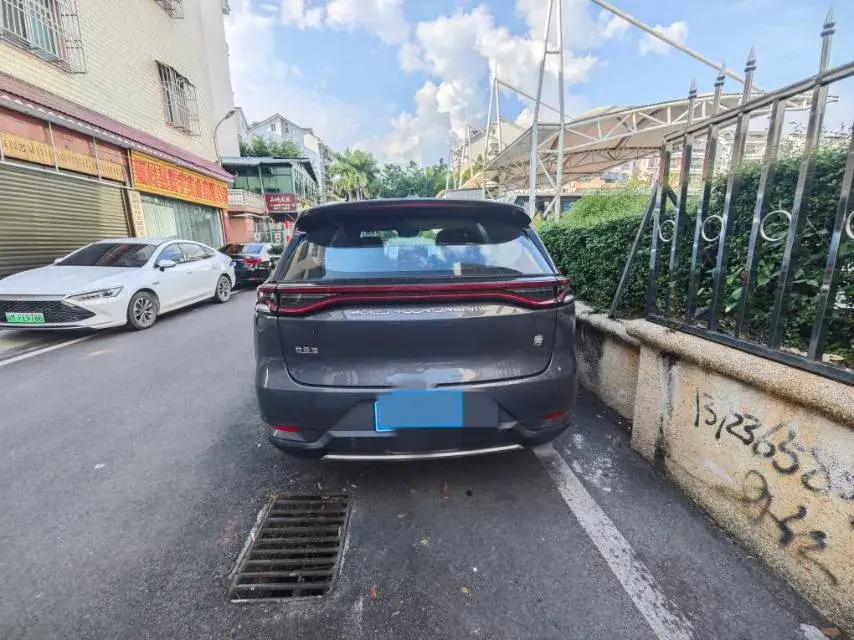 2021 BYD TANG thumbnail 3