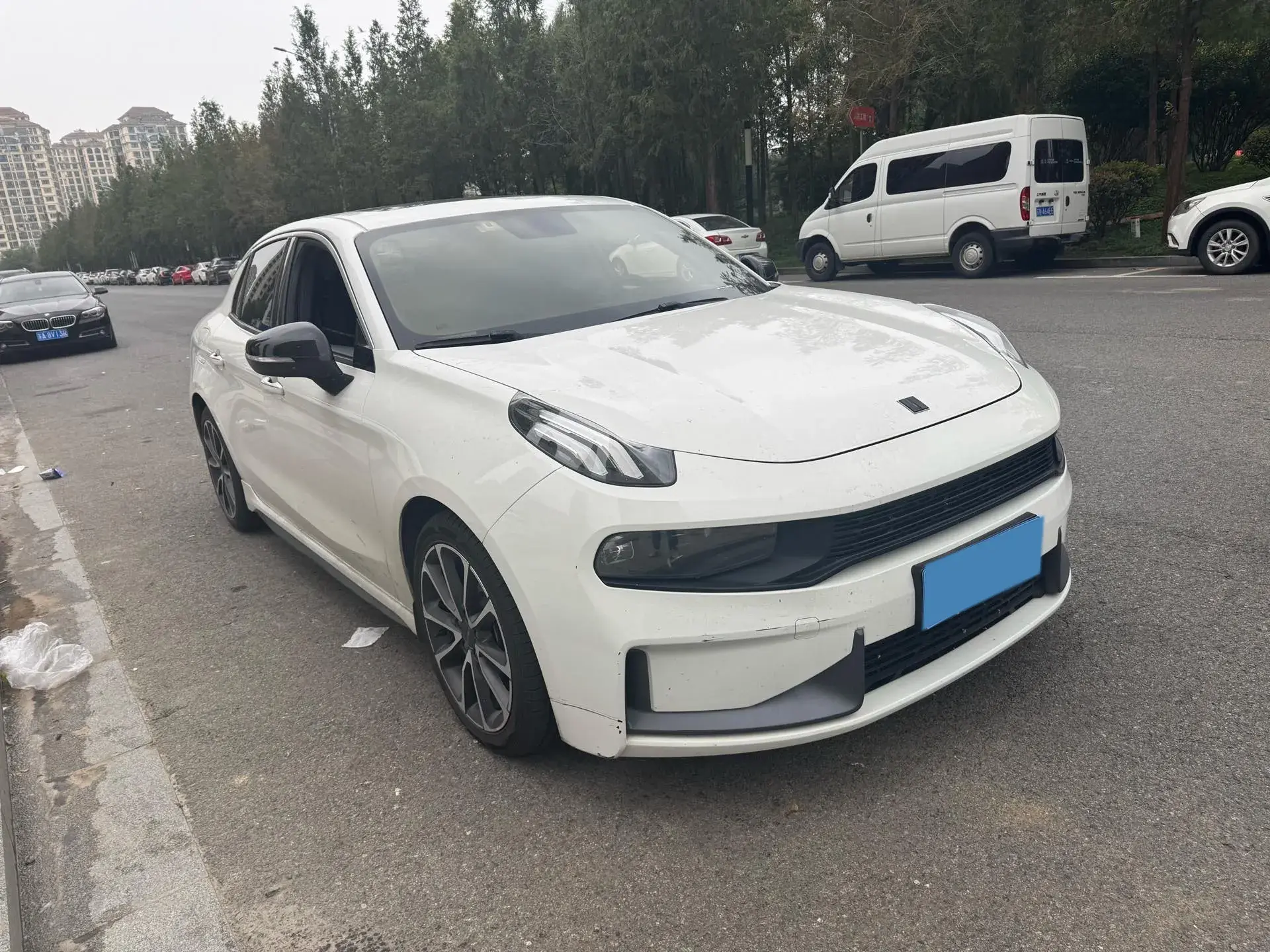 2018 LYNK&CO 03 thumbnail 3