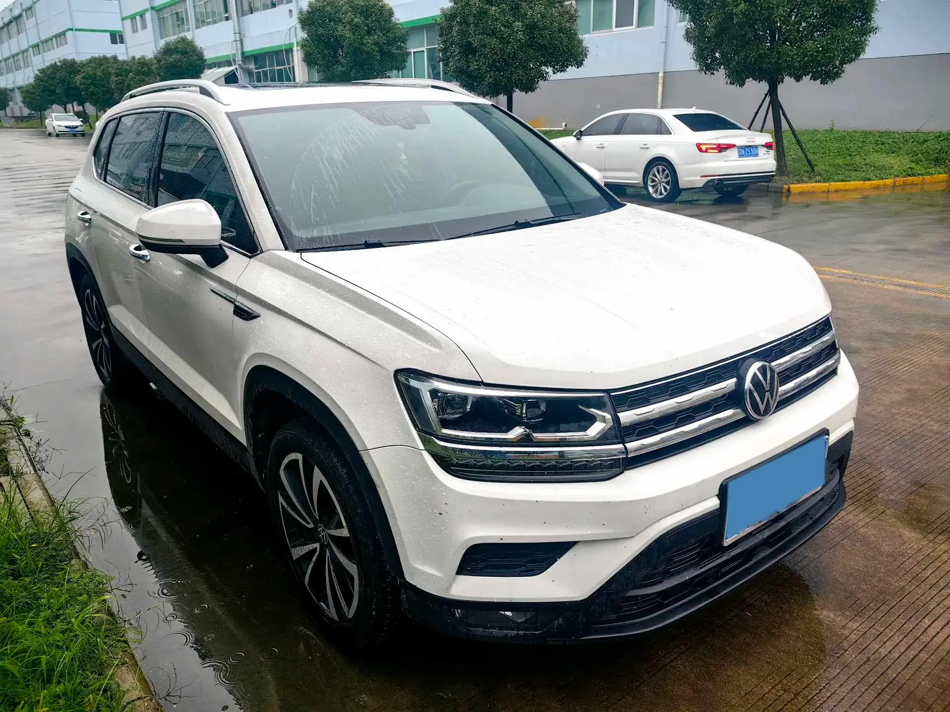 2021 VOLKSWAGEN THARU thumbnail 3