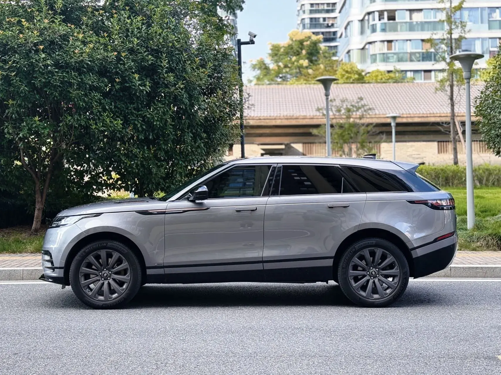 2020 LAND ROVER thumbnail 3