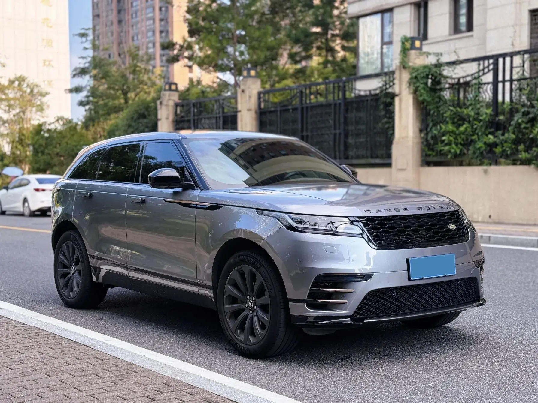 2020 LAND ROVER thumbnail 2