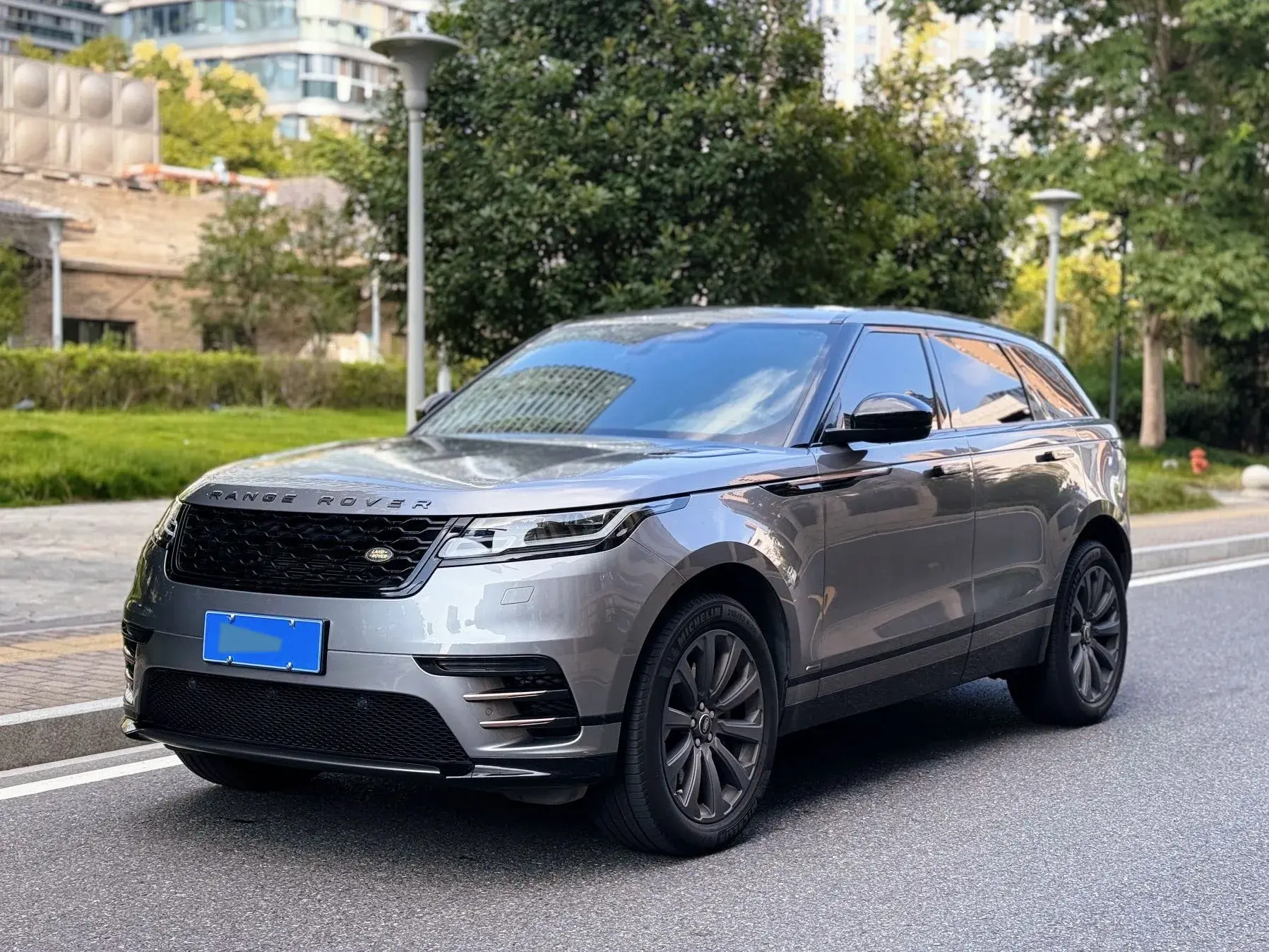 2020 LAND ROVER view 1