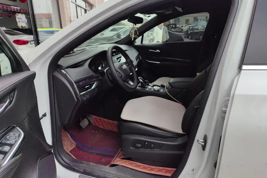 2022 CADILLAC XT4 thumbnail 2