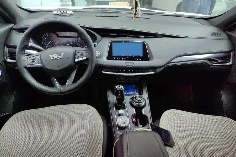 2022 CADILLAC XT4 thumbnail 3