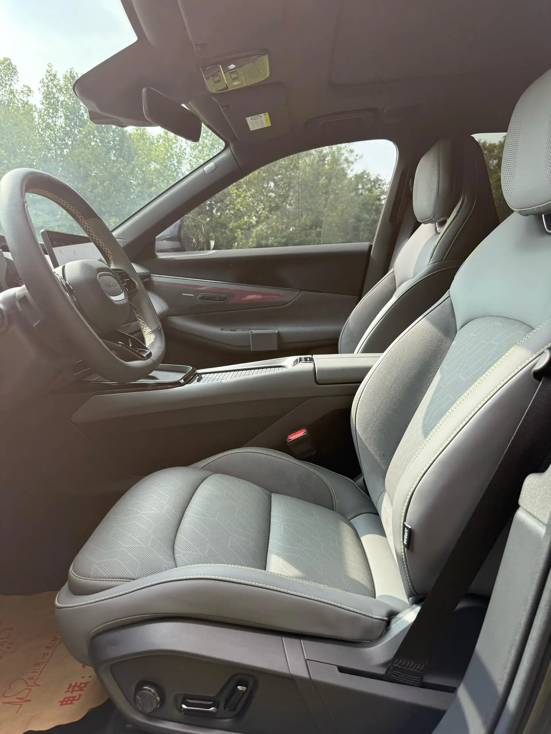 2023 LYNK&CO 08 thumbnail 4