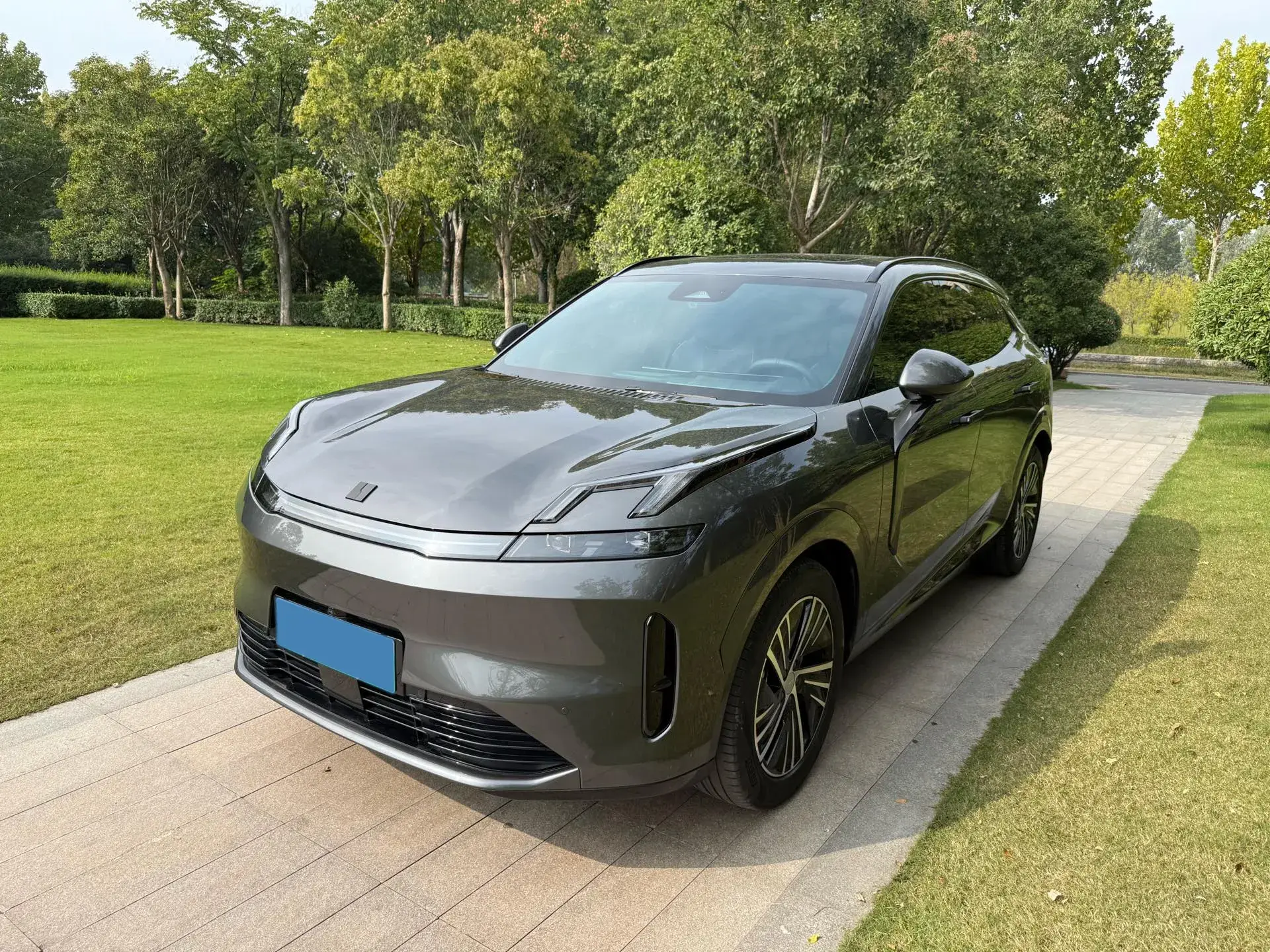 2023 LYNK&CO 08 view 1