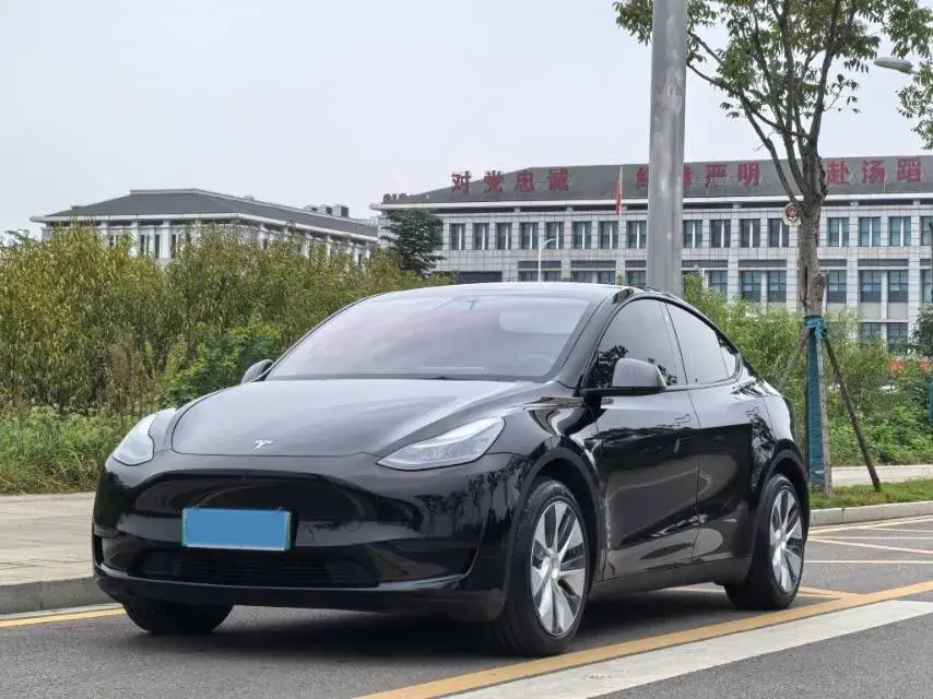2022 TESLA MODEL view 1