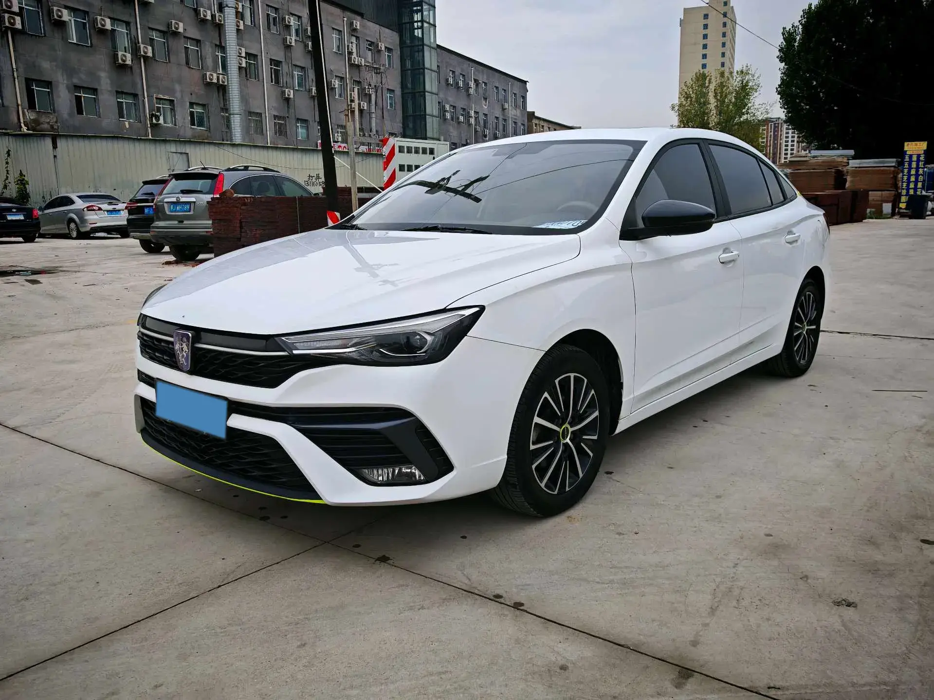 2021 ROEWE I5 view 1