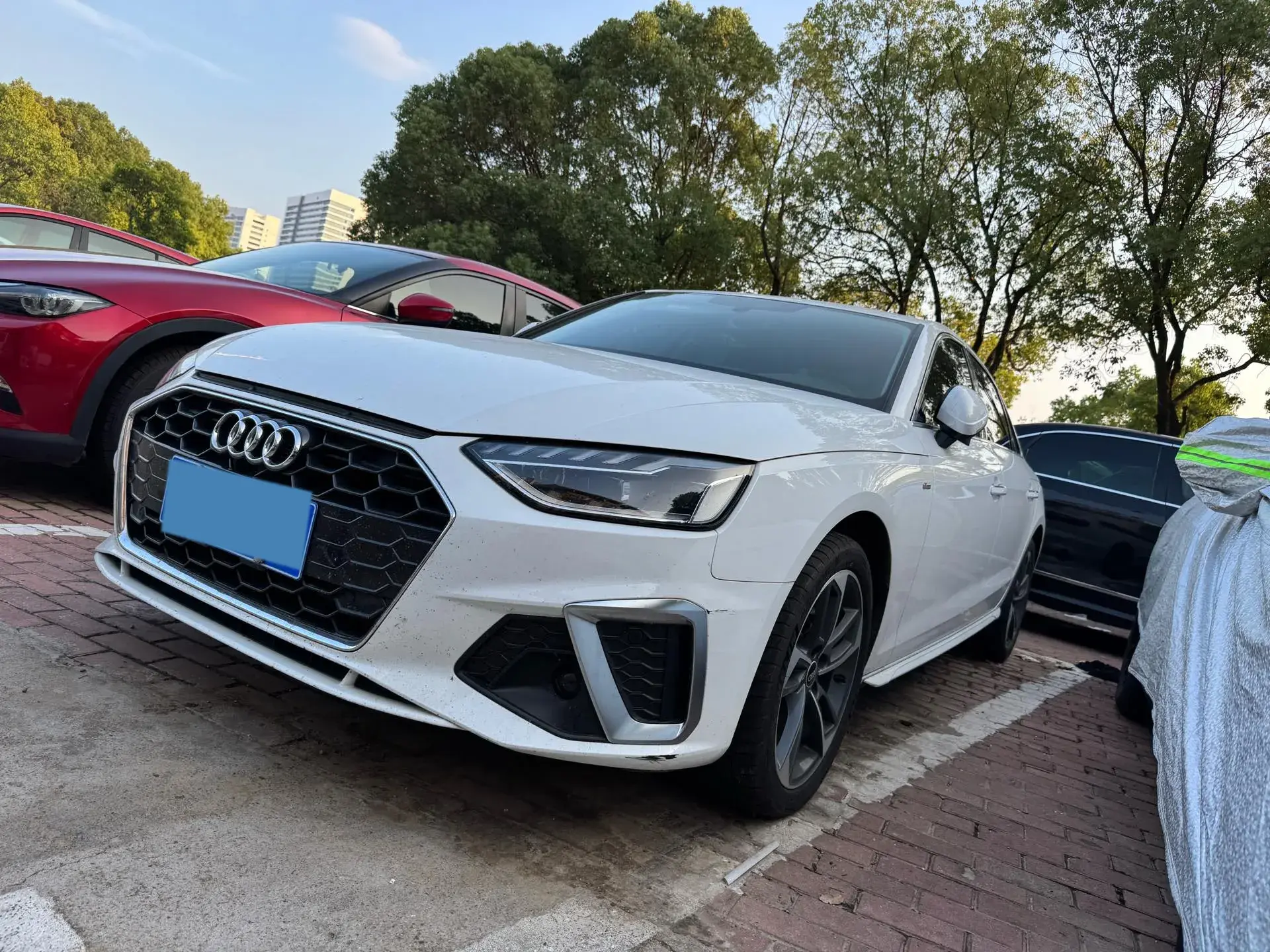 2023 AUDI A4L view 1