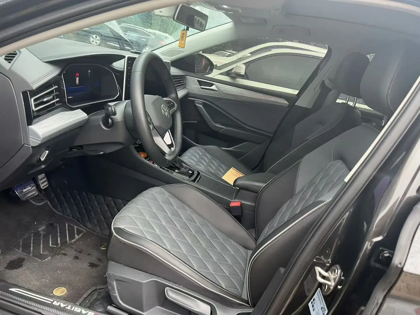 2024 VOLKSWAGEN SAGITAR thumbnail 2