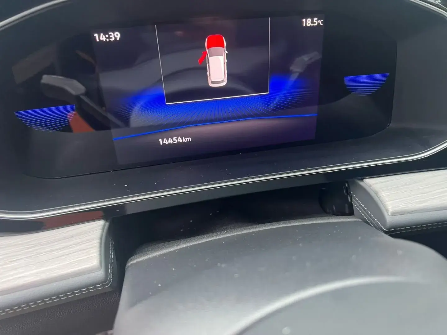 2024 VOLKSWAGEN SAGITAR thumbnail 3