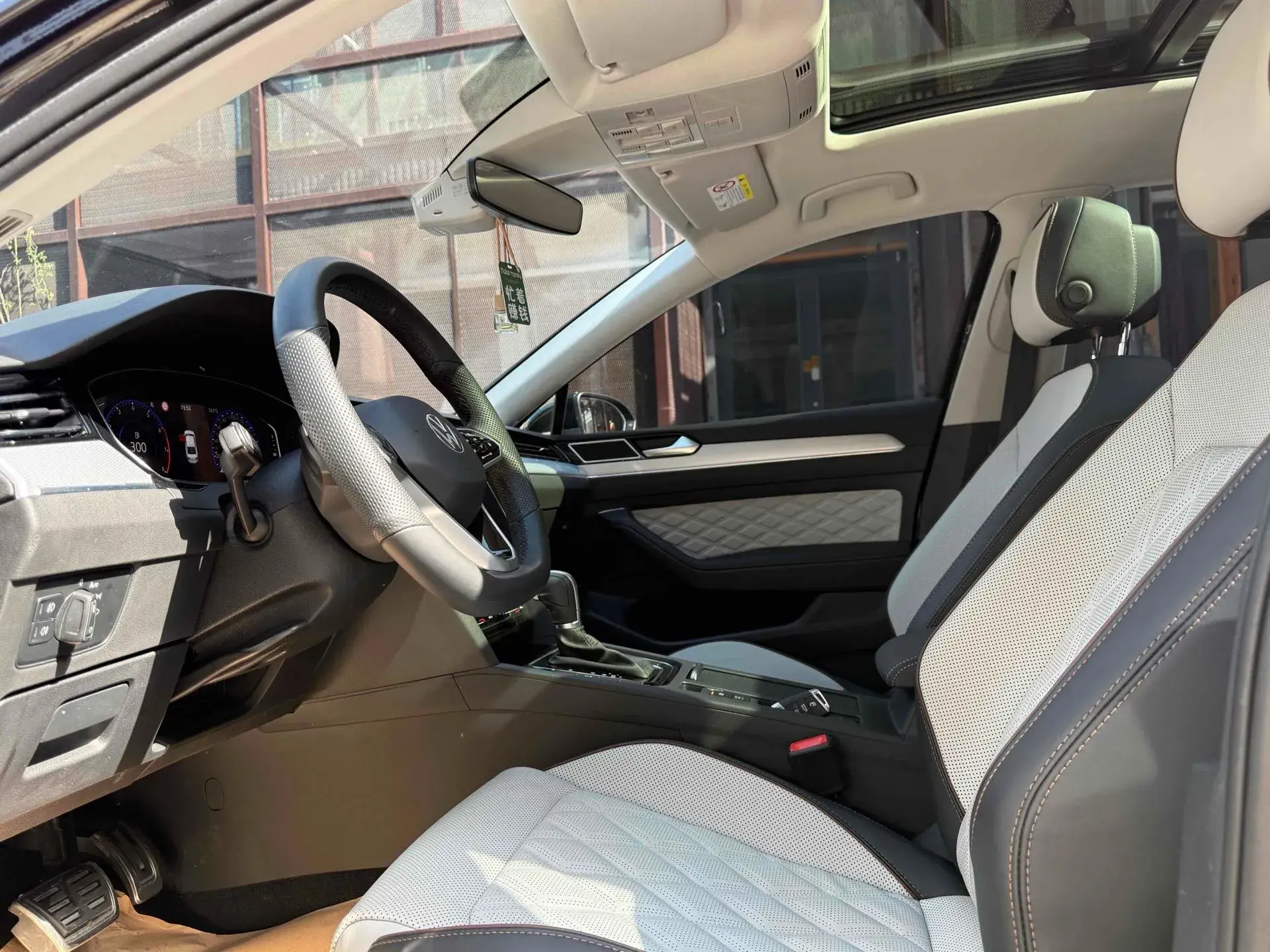 2023 VOLKSWAGEN MAGOTAN thumbnail 4