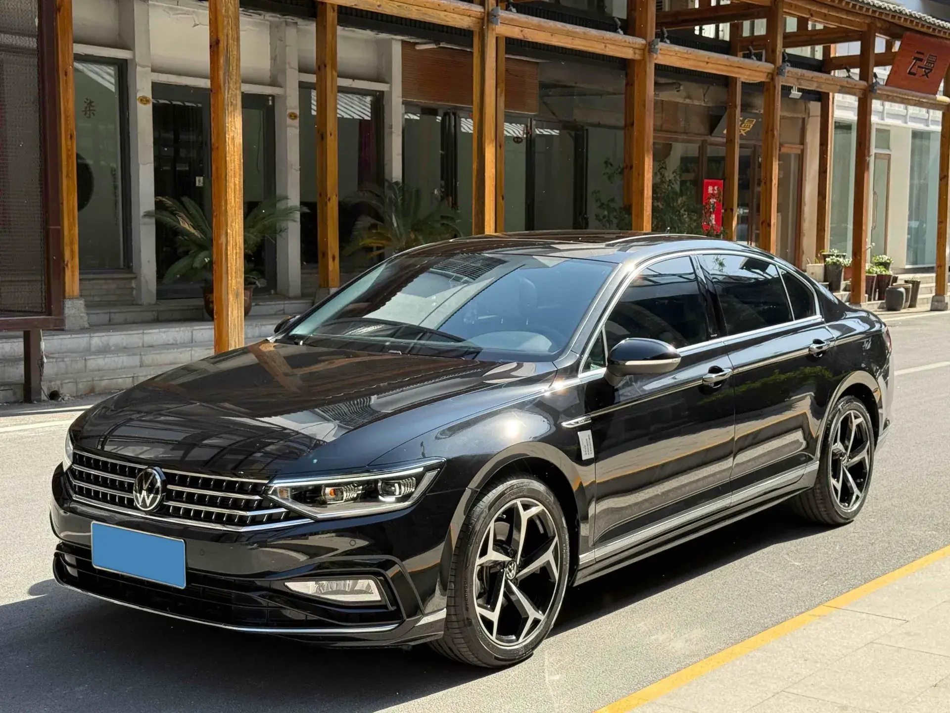 2023 VOLKSWAGEN MAGOTAN view 1