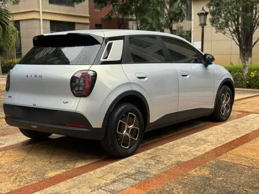 2025 AION AION thumbnail 4