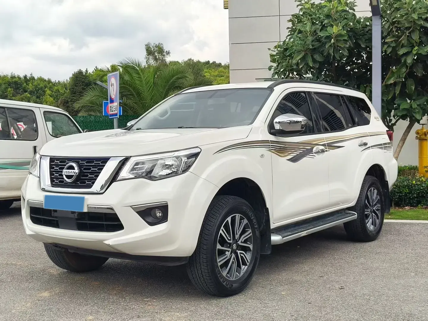 2020 NISSAN TERRA view 1
