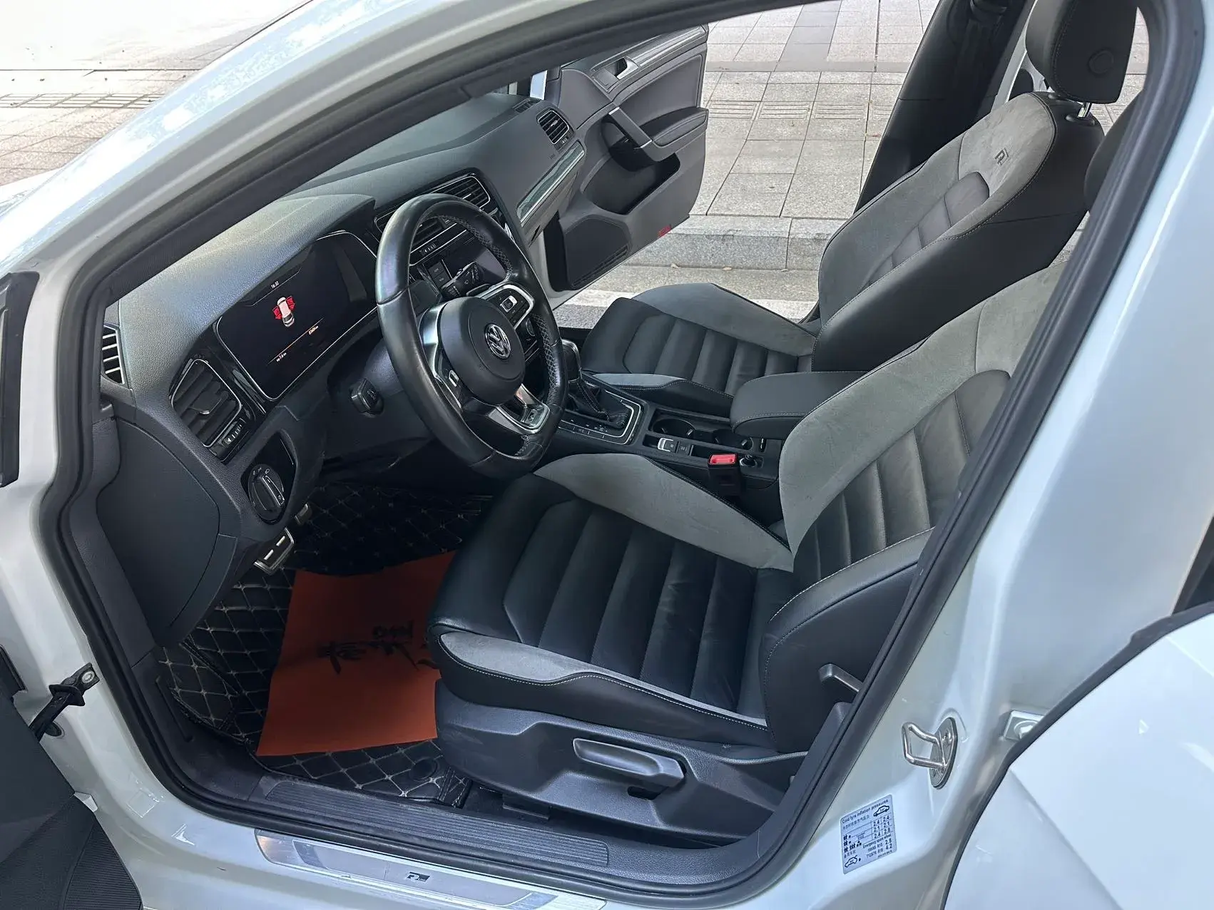 2019 VOLKSWAGEN GOLF thumbnail 3