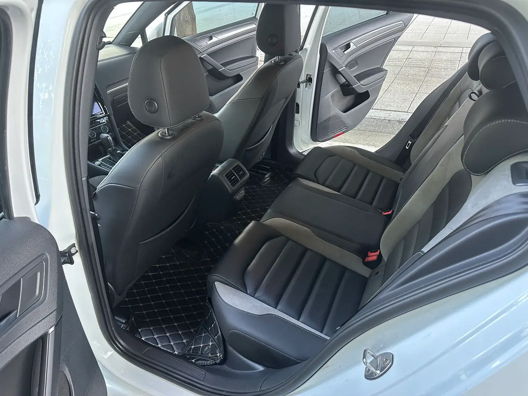 2019 VOLKSWAGEN GOLF thumbnail 4