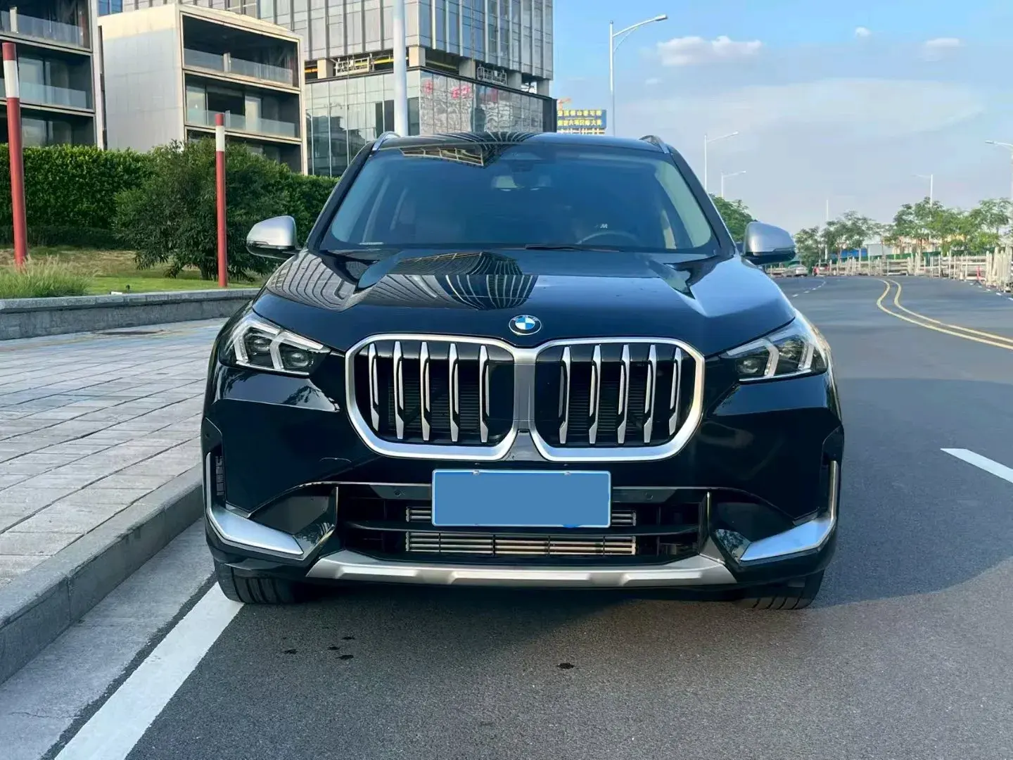 2023 BMW X1 thumbnail 2