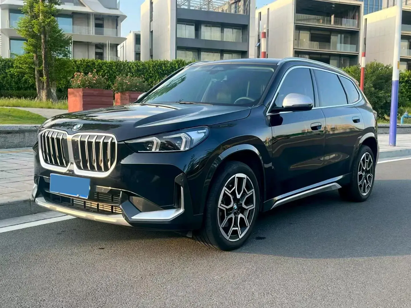 2023 BMW X1 view 1