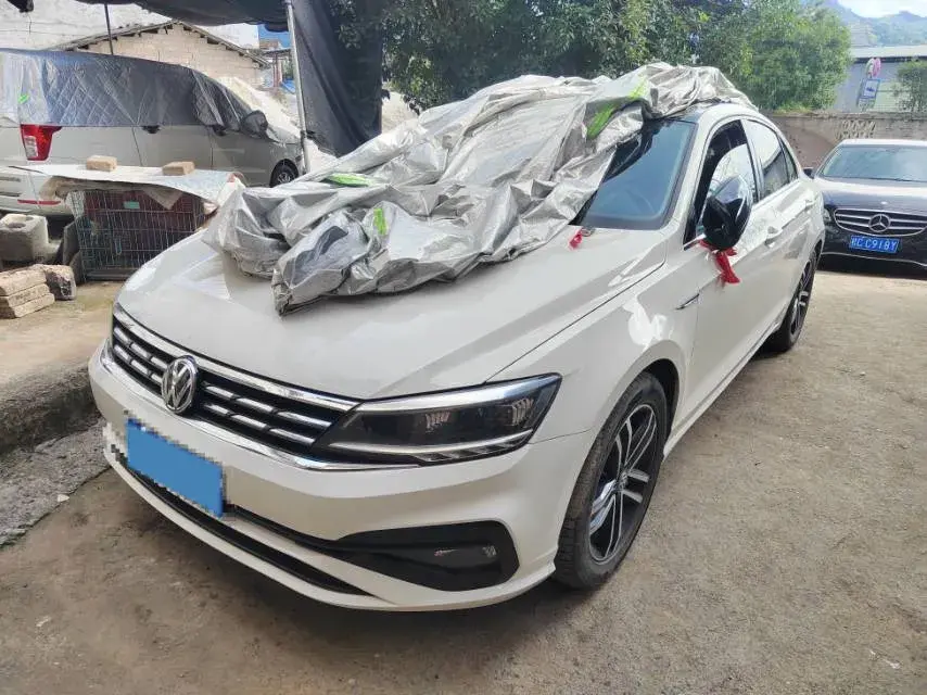 2021 VOLKSWAGEN LAMANDO view 1