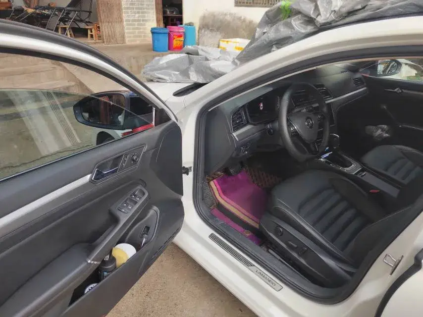 2021 VOLKSWAGEN LAMANDO thumbnail 3