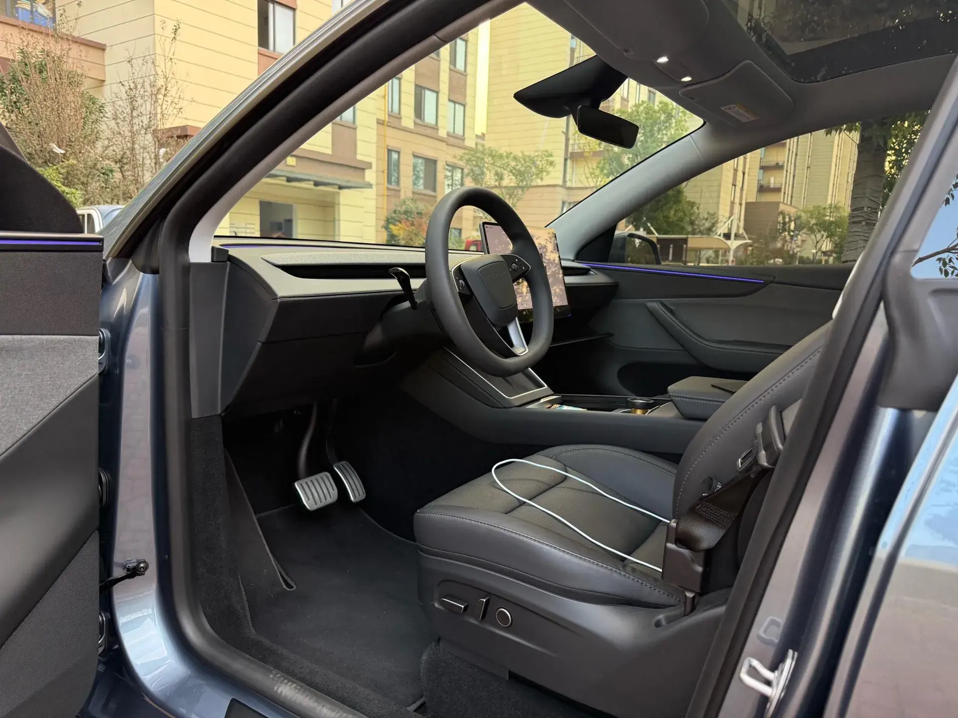 2025 TESLA MODEL thumbnail 3