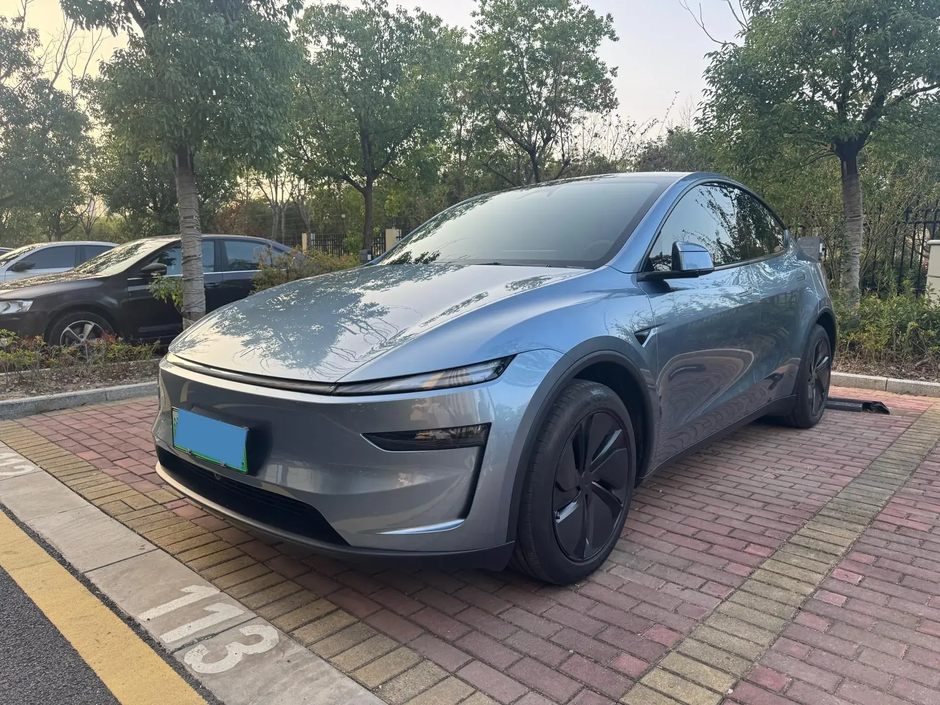 2025 TESLA MODEL view 1