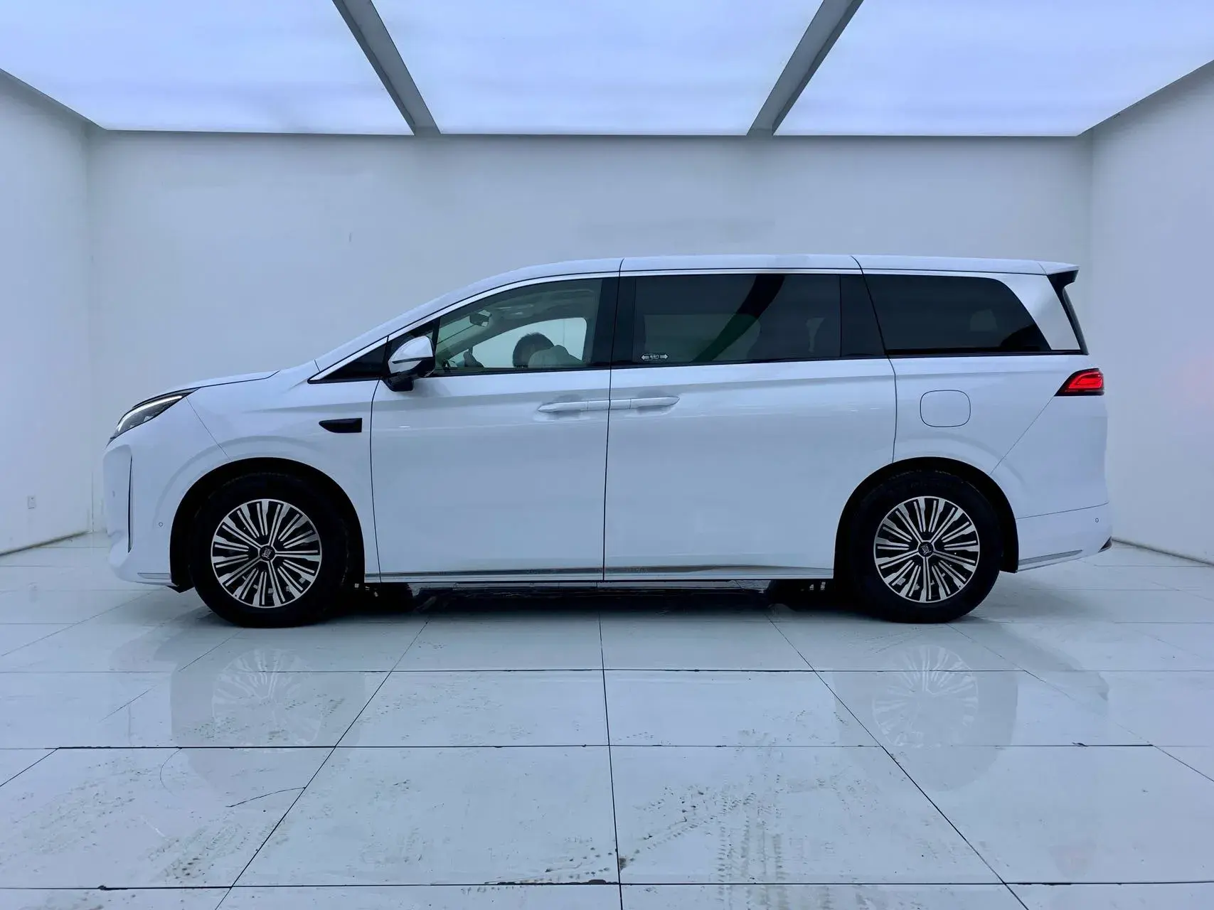 2025 BYD XIA thumbnail 3