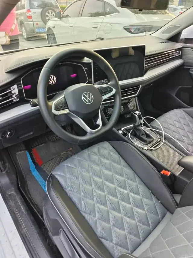 2024 VOLKSWAGEN SAGITAR thumbnail 4