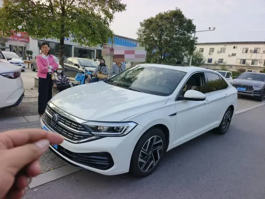 2024 VOLKSWAGEN SAGITAR view 1