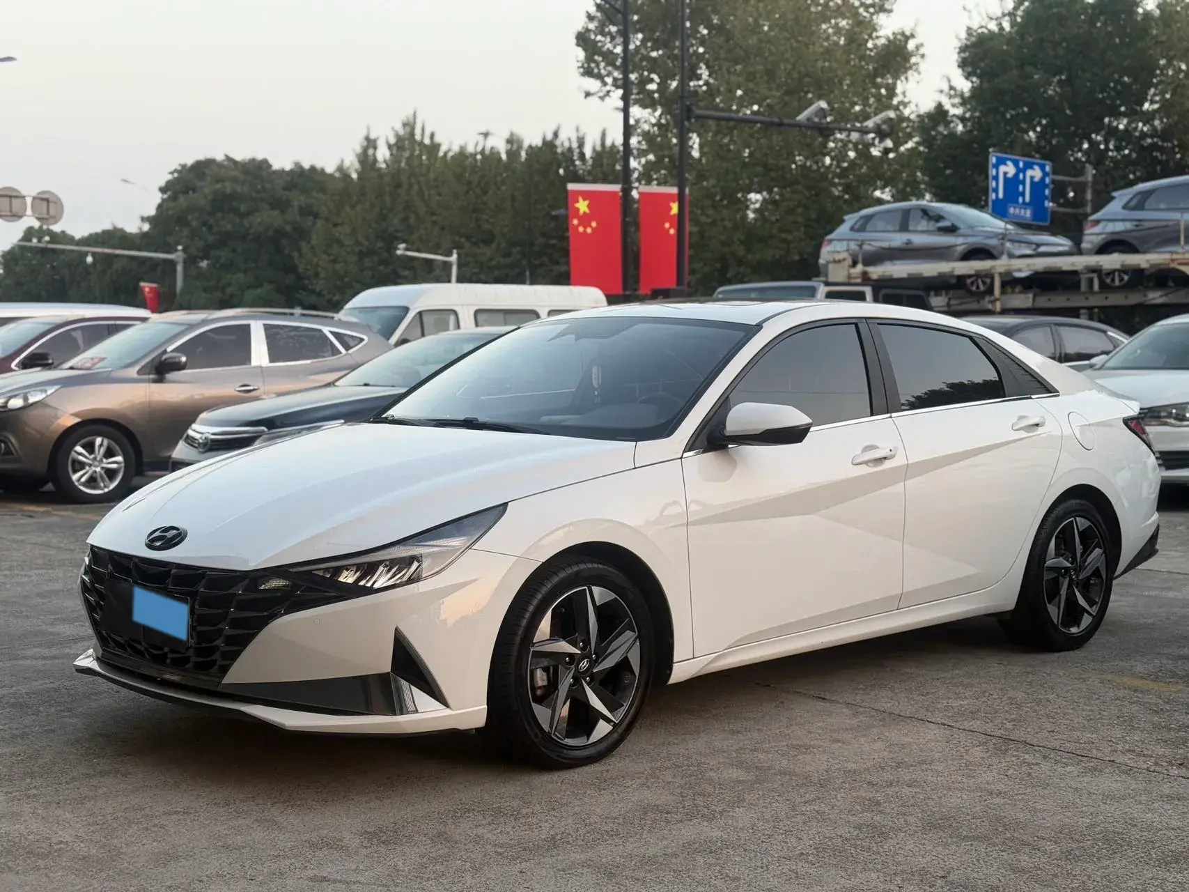 2021 HYUNDAI ELANTRA view 1