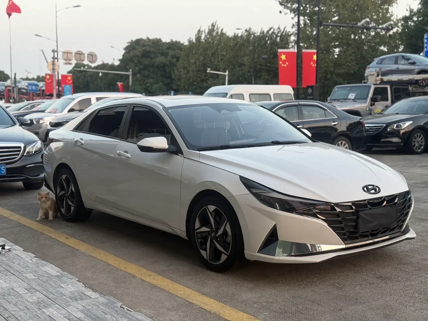 2021 HYUNDAI ELANTRA thumbnail 3