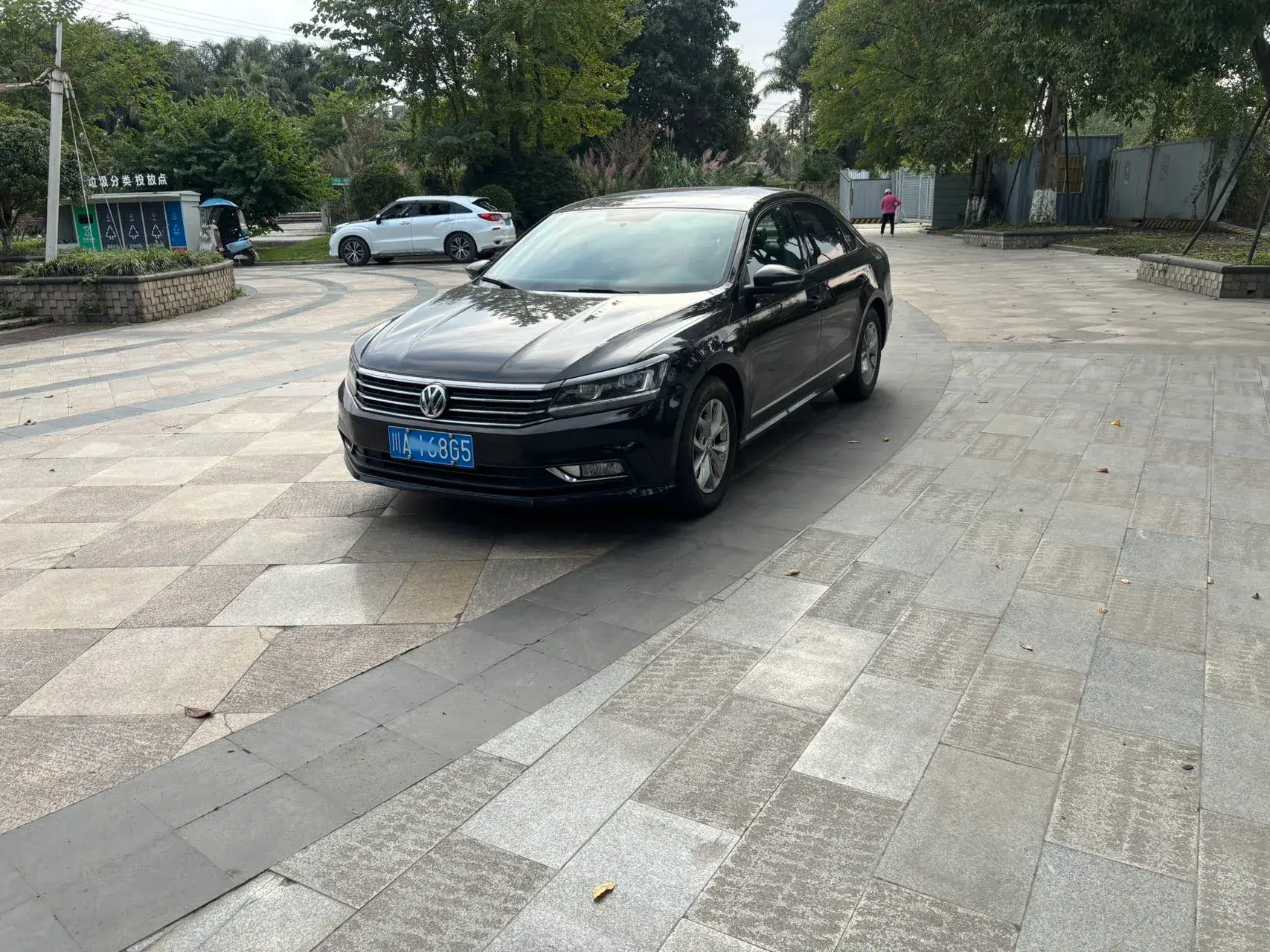 2017 VOLKSWAGEN PASSAT view 1