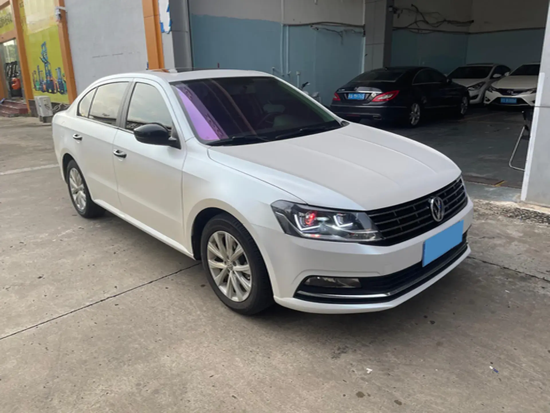 2017 VOLKSWAGEN LAVIDA thumbnail 3