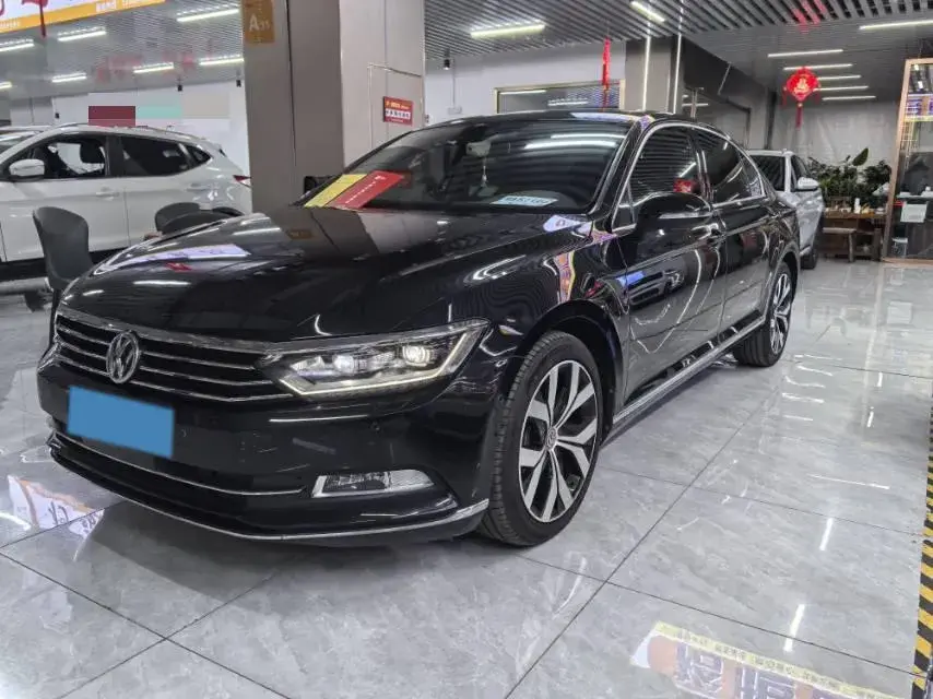 2019 VOLKSWAGEN MAGOTAN view 1