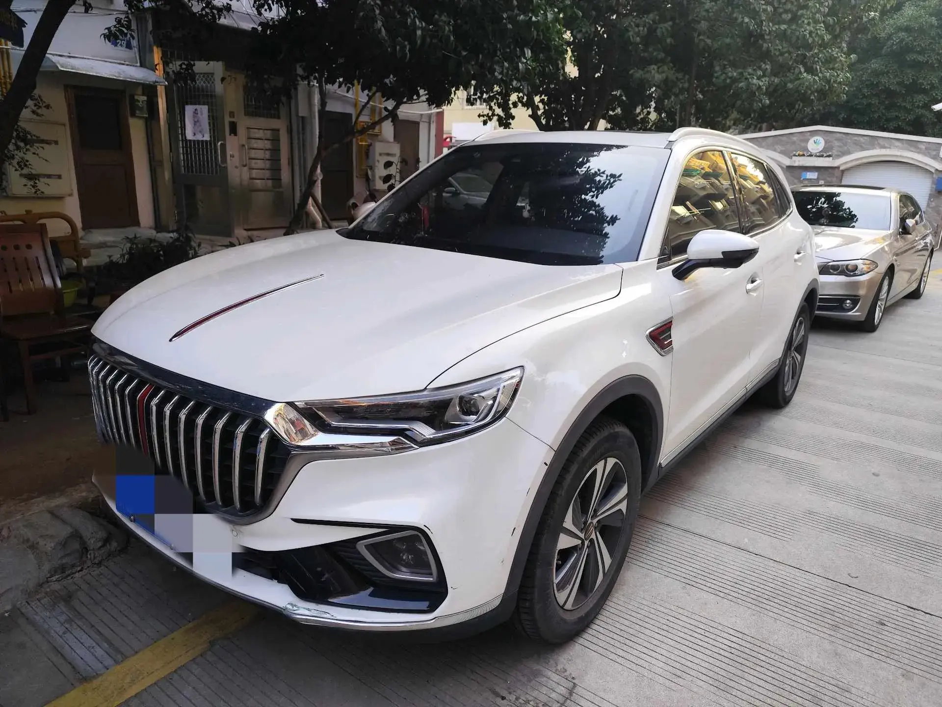 2019 HONGQI HS5 view 1