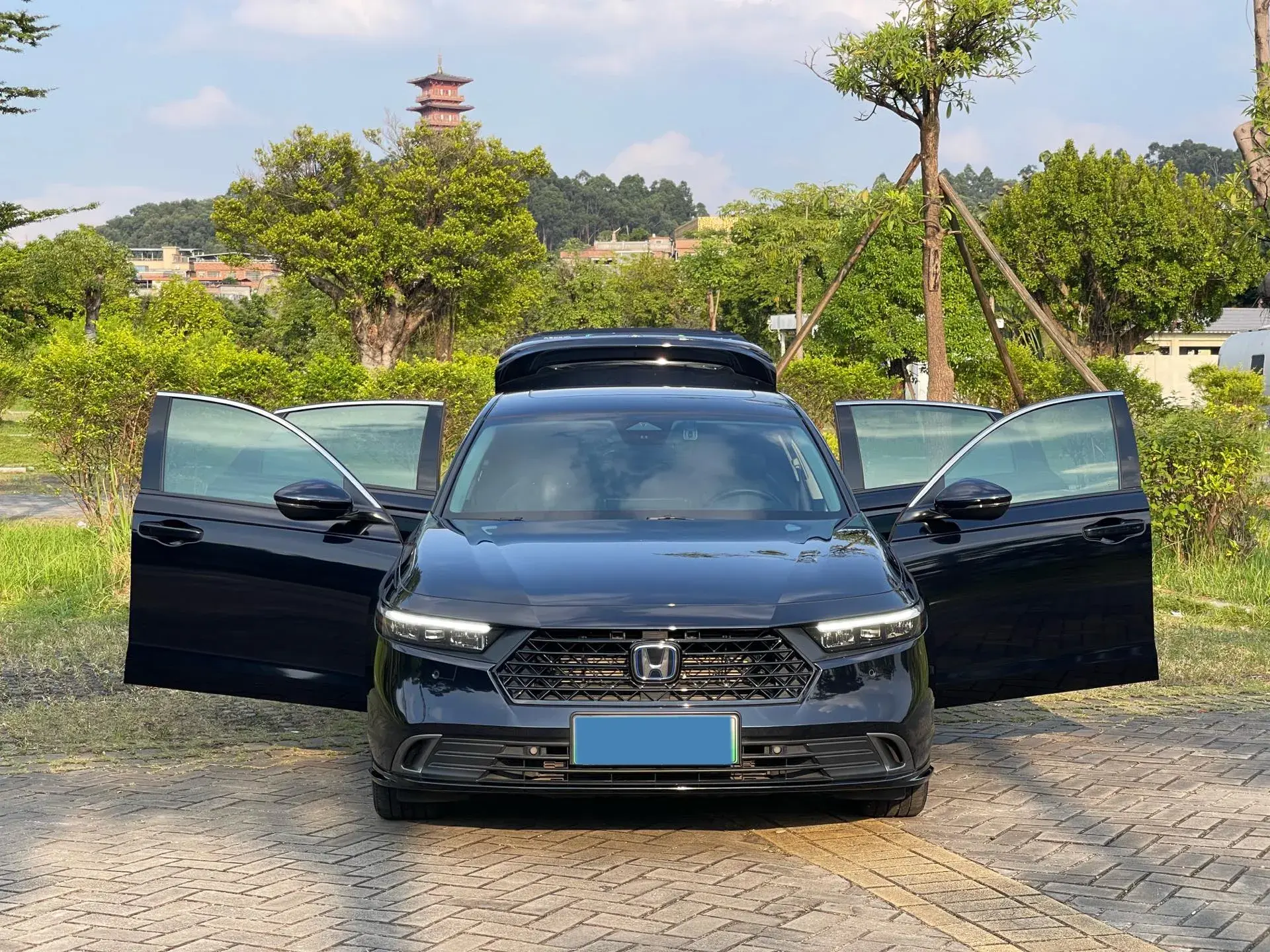 2023 HONDA ACCORD thumbnail 2