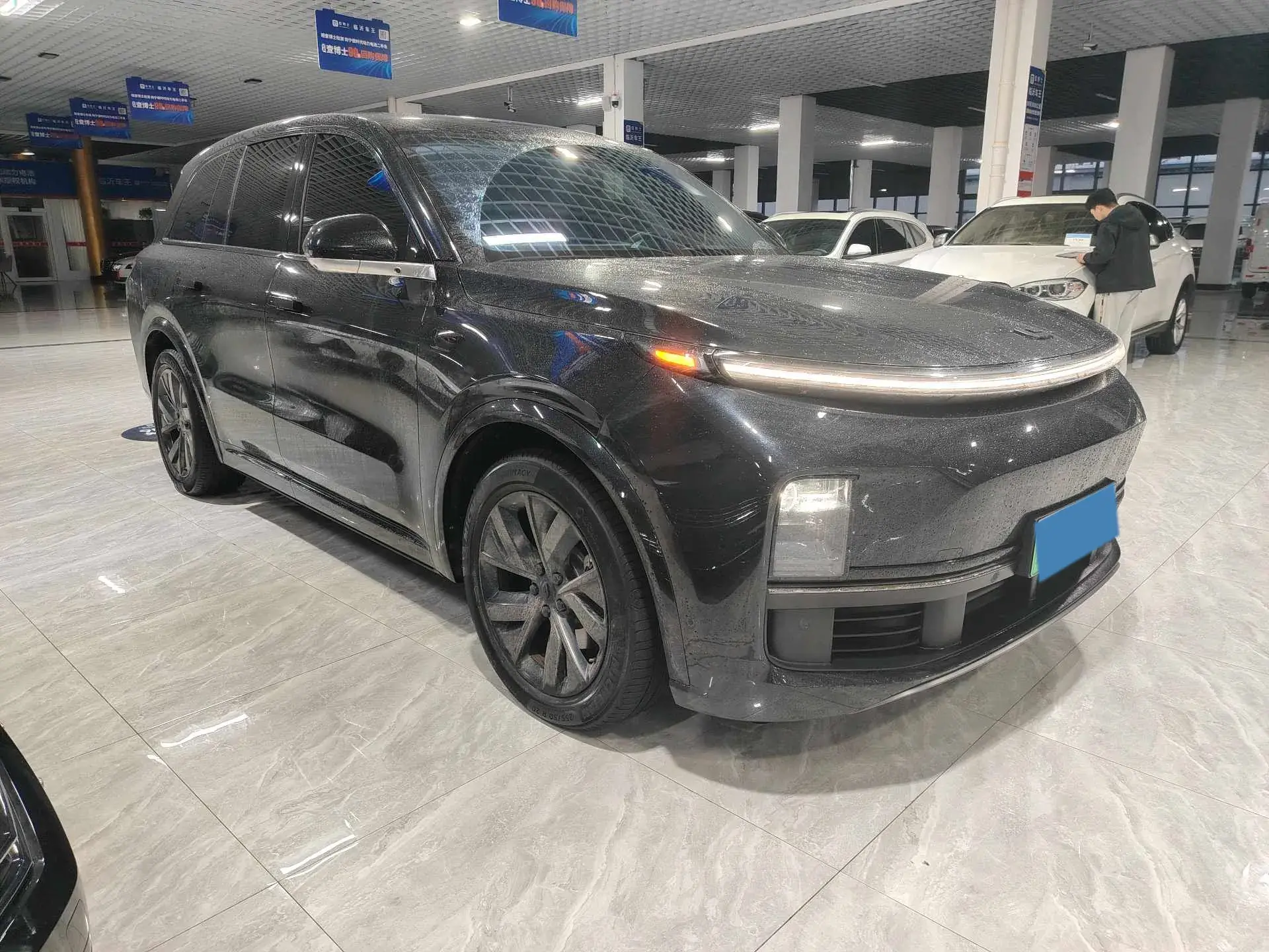 2023 LI L8 thumbnail 3