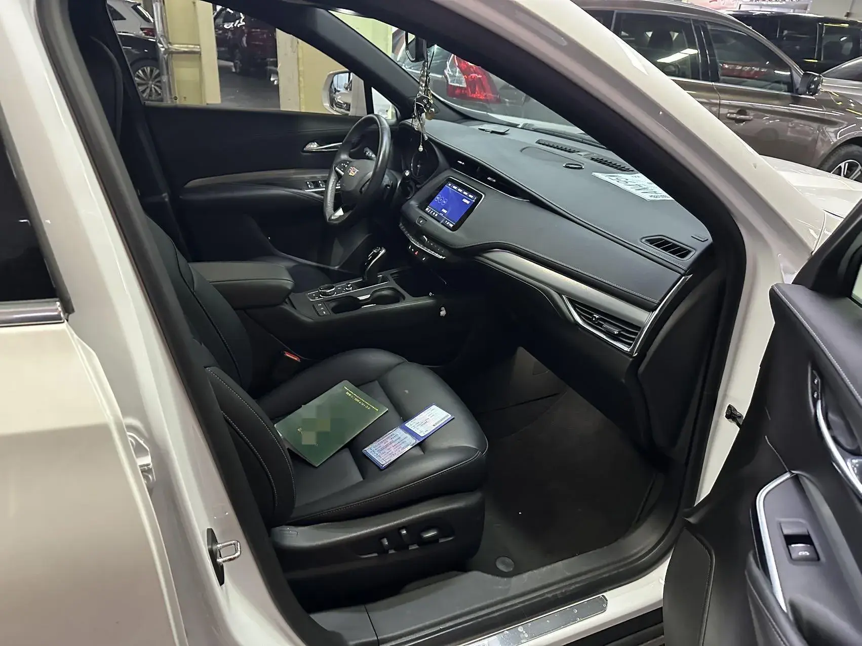 2021 CADILLAC XT4 thumbnail 4